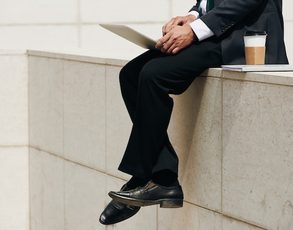 30代のお客様のスーツ姿